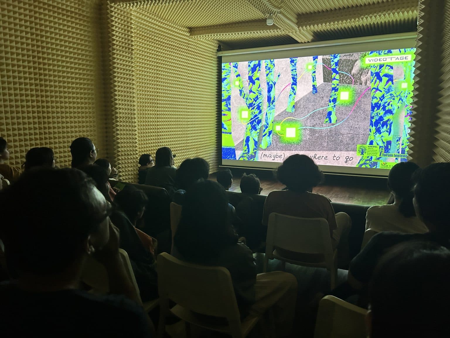 ARKIPEL x Videotage - Special Screenings: ‘(maybe) somewhere to go’ ARKIPEL x Videotage - 特別放映會: ‘(maybe) somewhere to go’