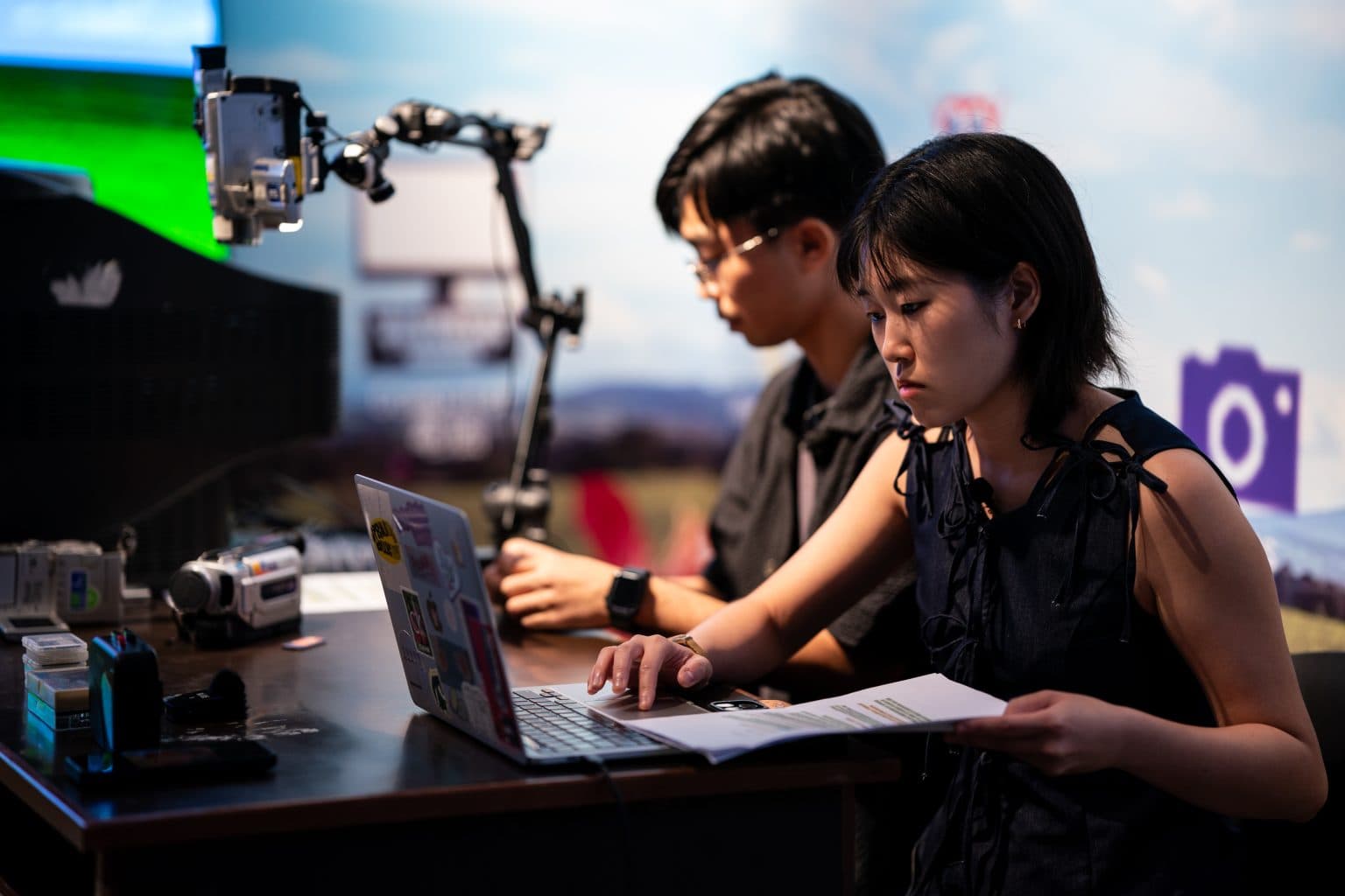 Pave Your Path: Nearly Viral - Joint Virtual-Physical Performance- Pave Your Path: 幾近爆紅 聯合線上現場表演