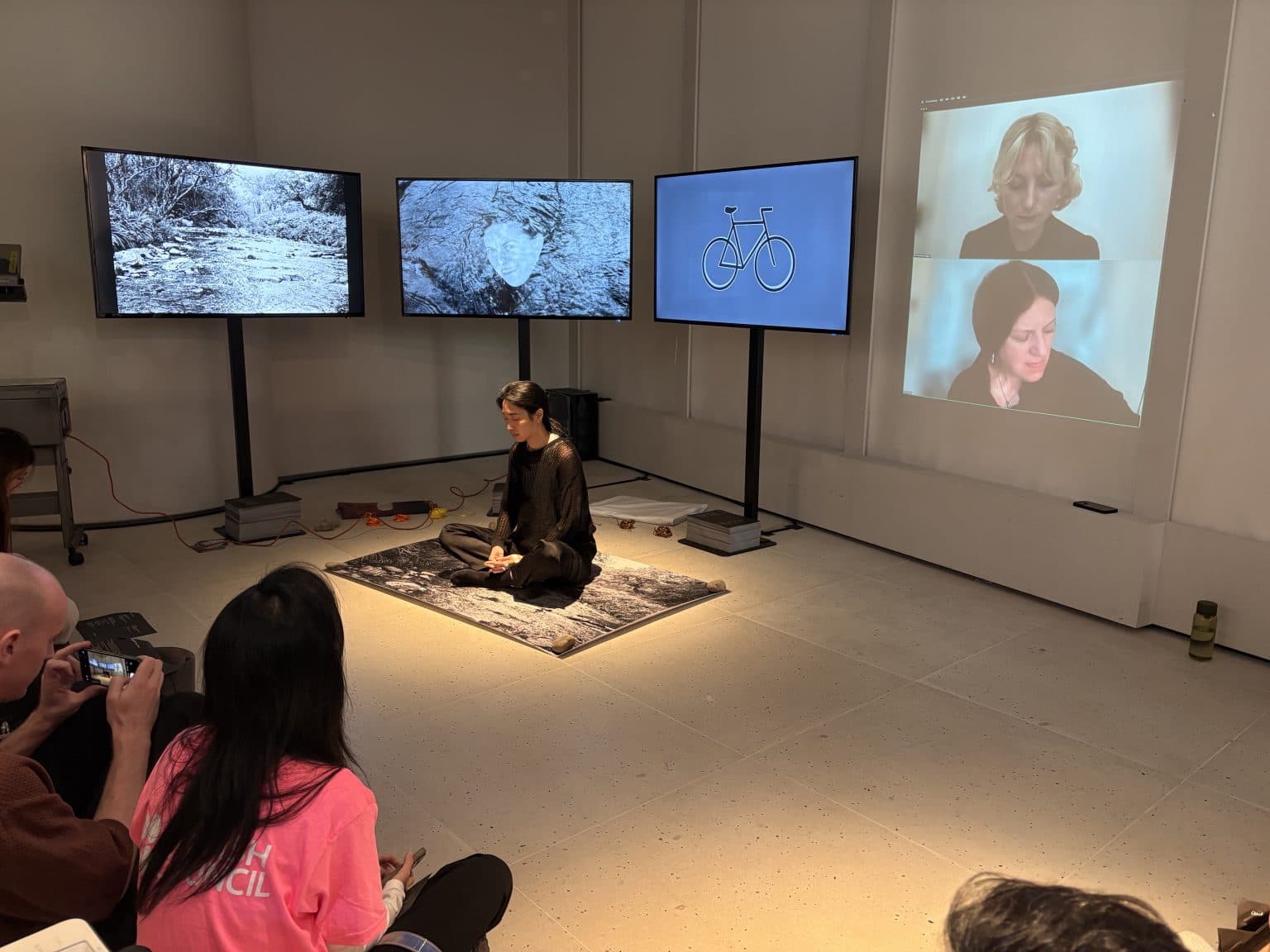 Pave Your Path: Sweet Loss  -Joint Virtual-Physical Performance- Pave Your Path: 甜蜜的損失 聯合線上現場表演